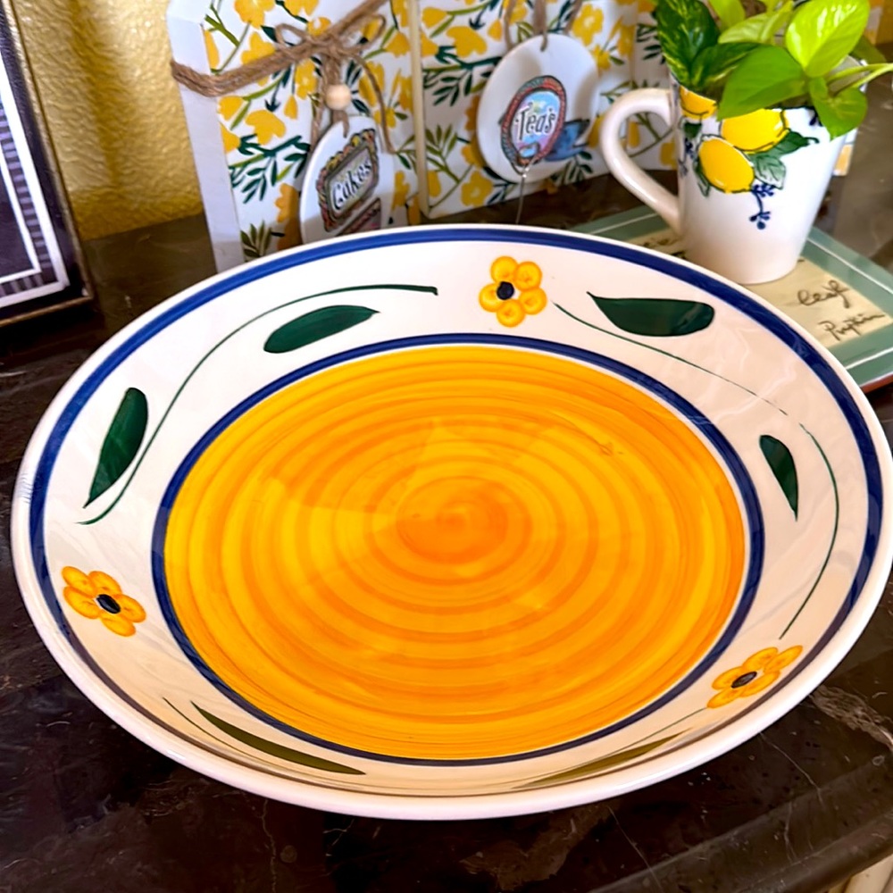 Roma Inc Italy Ceramic Round Platter!!!
Has no chips and in great condition.